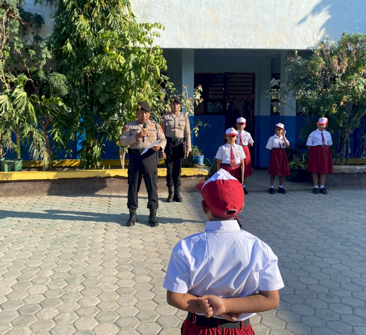 Hadirkan Edukasi Digital dan Karakter, Polda NTT Gelar Police Goes to School di SDI Bertingkat Perumnas 3