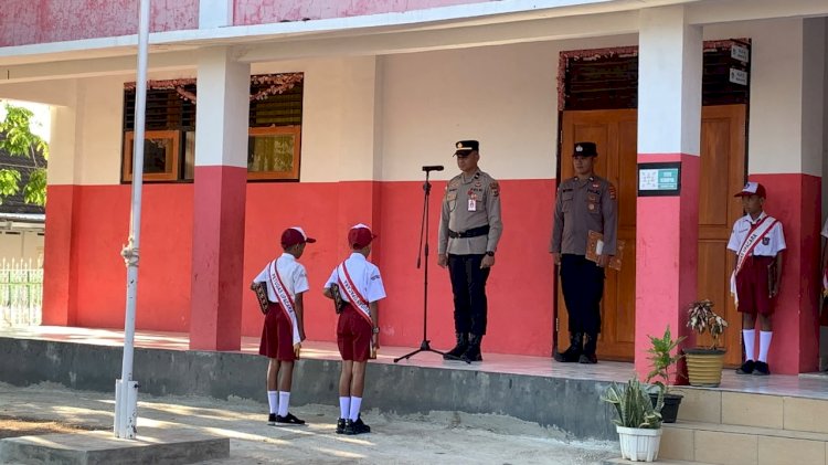 Dekatkan Diri dengan Pelajar, Biro SDM Polda NTT Beri Motivasi dan Edukasi di SDN 1 Bonipoi