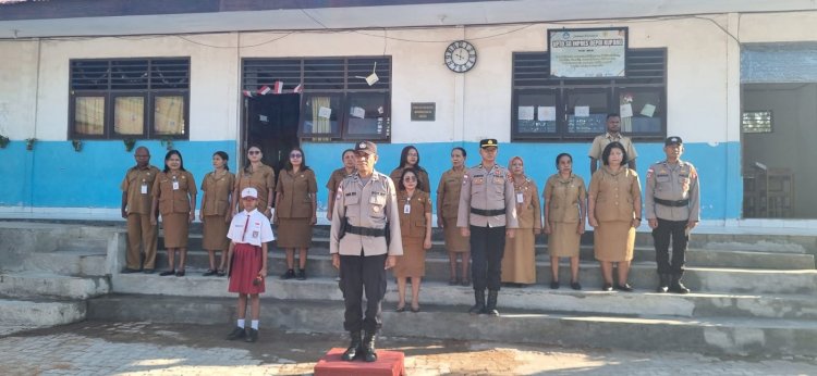 Polda NTT Tanamkan Nilai Disiplin dan Anti-Bullying Sejak Dini Melalui Upacara Bendera di SDI Oepoi Kupang