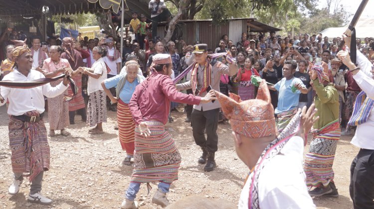 Polda NTT Apresiasi Pelestarian Budaya di Belu, Syukuran Rumah Adat Suku Slakwain Jadi Simbol Pemersatu Community
