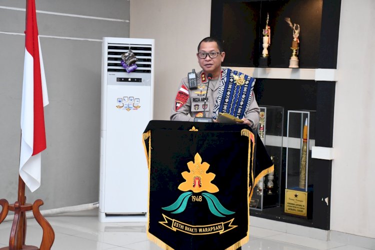 Serah Terima Ibu Asuh Polwan Polda NTT, Kapolda NTT Tegaskan Komitmen Tingkatkan Kapabilitas dan Prestasi Polwan