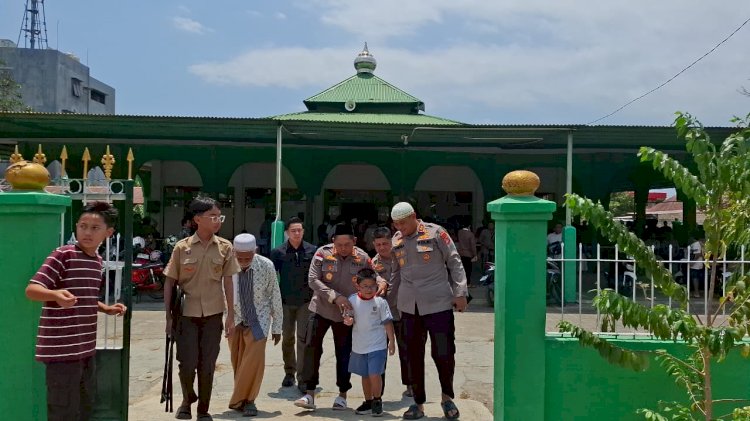 Melalui Jumat Keliling, Polda NTT Bangun Kepercayaan dan Rawat Kerukunan Masyarakat