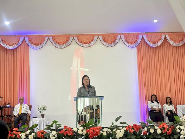 Minggu Kasih di GPdI Calvary Kupang, Dirres PPA dan PPO Polda NTT Pererat Silaturahmi dengan Jemaat