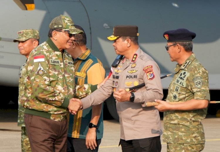Kapolda NTT Irjen Pol. Reza Arief Dewanto Sambut Kedatangan Menteri Pertahanan RI di Kupang