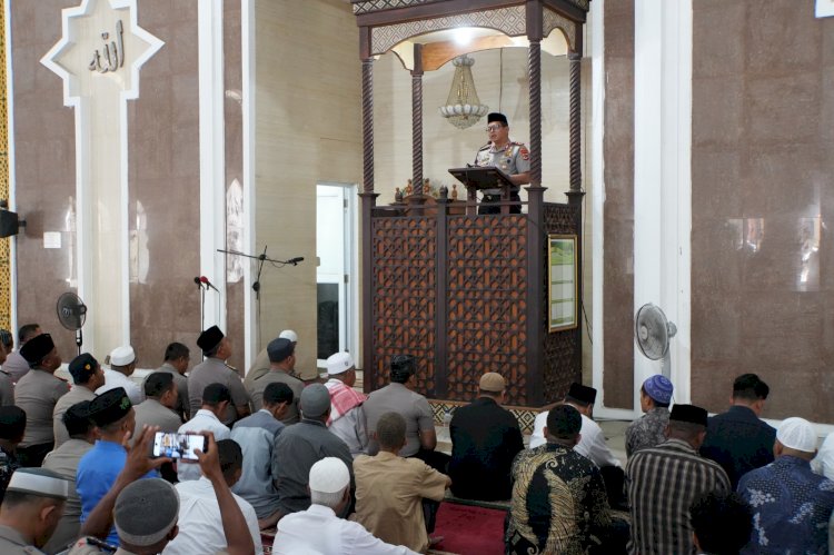 Kapolda NTT Gelar Jumat Keliling, Sapa Masyarakat, Sampaikan Pesan Kamtibmas dan Bagikan Jumat Berkah
