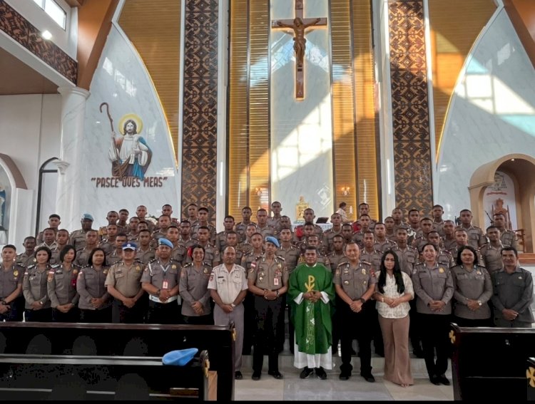 Minggu Kasih di Katedral Kristus Raja Kupang, Ka SPN Polda NTT Tanamkan Nilai Humanis dan Kepedulian kepada Siswa Polri