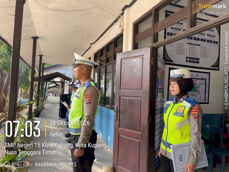 Polda NTT Edukasi Pelajar SMP Negeri 15 Kupang, Tanamkan Kesadaran Tertib Berlalu Lintas Sejak Dini