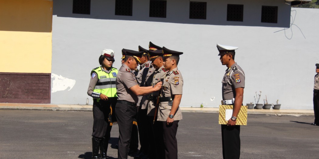 7 Perwira di serah terimakan jabatannya oleh Kapolres Ngada