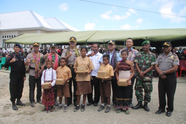 Tim Divisi Humas Mabes Polri Bersama Polres Belu dan TNI, Bakti Sosial di Tapal Batas RI-RDTL