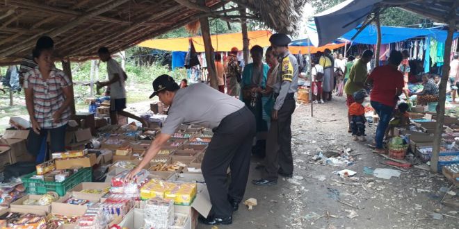 Jelang HUT RI Ke-72 Personil Polsek Kobalima gelar K2YD di Pasar Namfalus