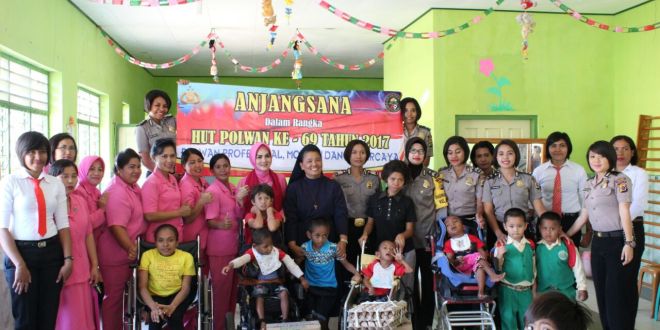 Berbagi Kasih Ketua Bhayangkari Cabang Belu Dan Polwan bersama Anak – anak Panti Rehabilitasi