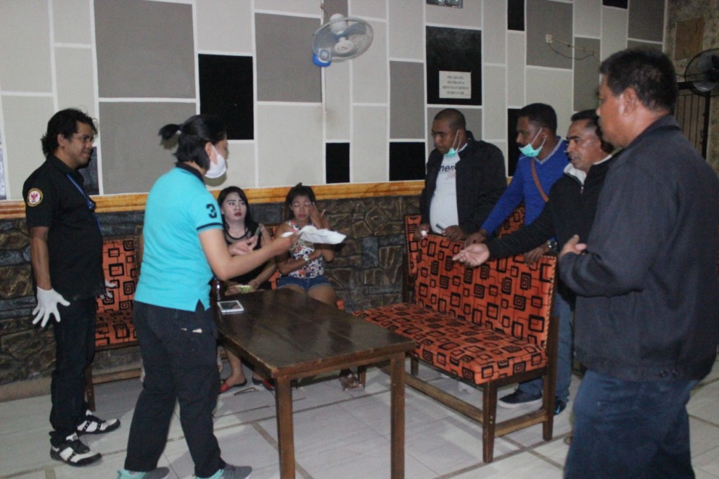 Bersama BNN Kota Kupang, Satuan Narkoba Polres Kupang Kota Gelar Operasi Gabungan ke Tempat Hiburan malam