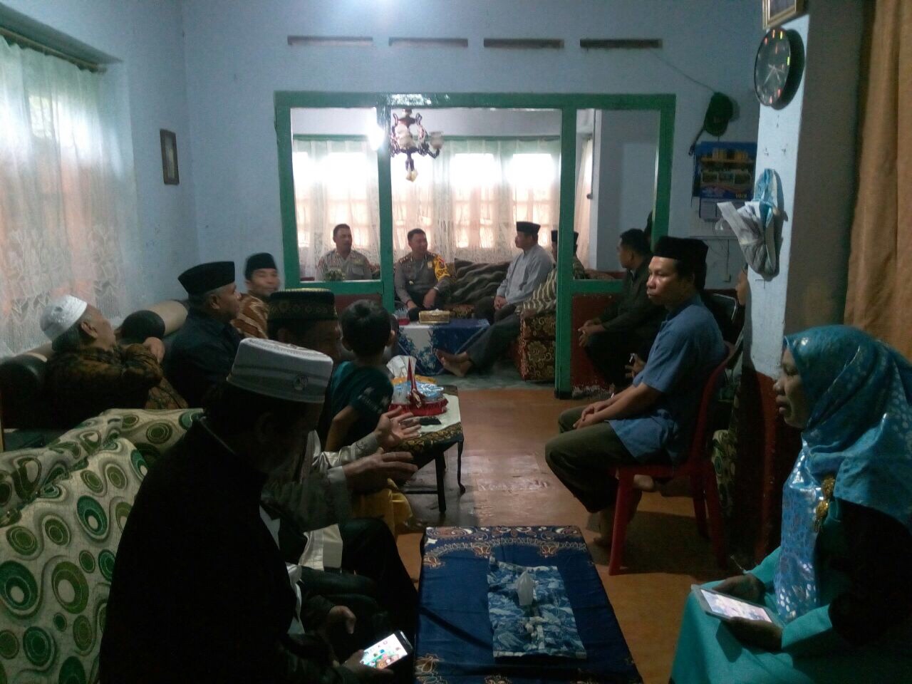 Pererat Silaturahmi, Kapolres Manggarai Kunjungi Rumah Ketua MUI