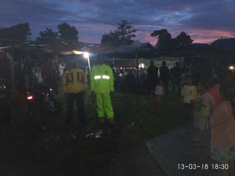 Kapolsek Bersama Personil Polsek Lamba Leda Melaksanakan Pengamanan Kampanye Calon Bupati Manggarai Timur Paket Tabir
