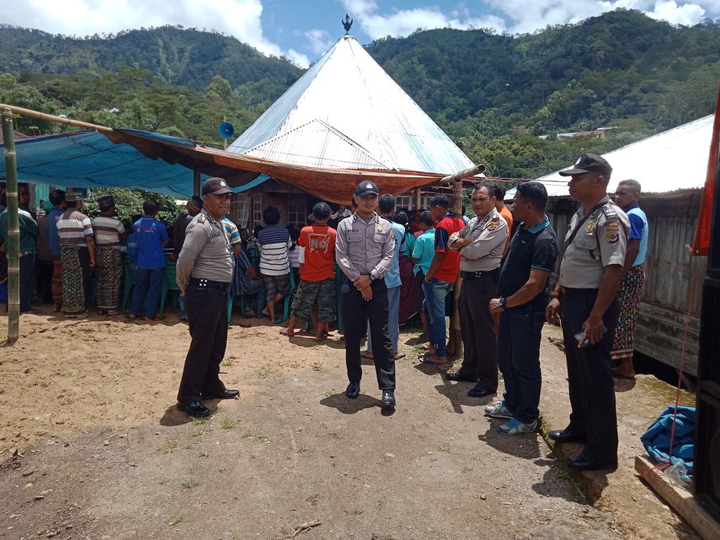 Personil Bko Polres Manggarai Bersama Kapolsubsektor Mano Melaksanakan Pengamanan Kampanye Paket Aset