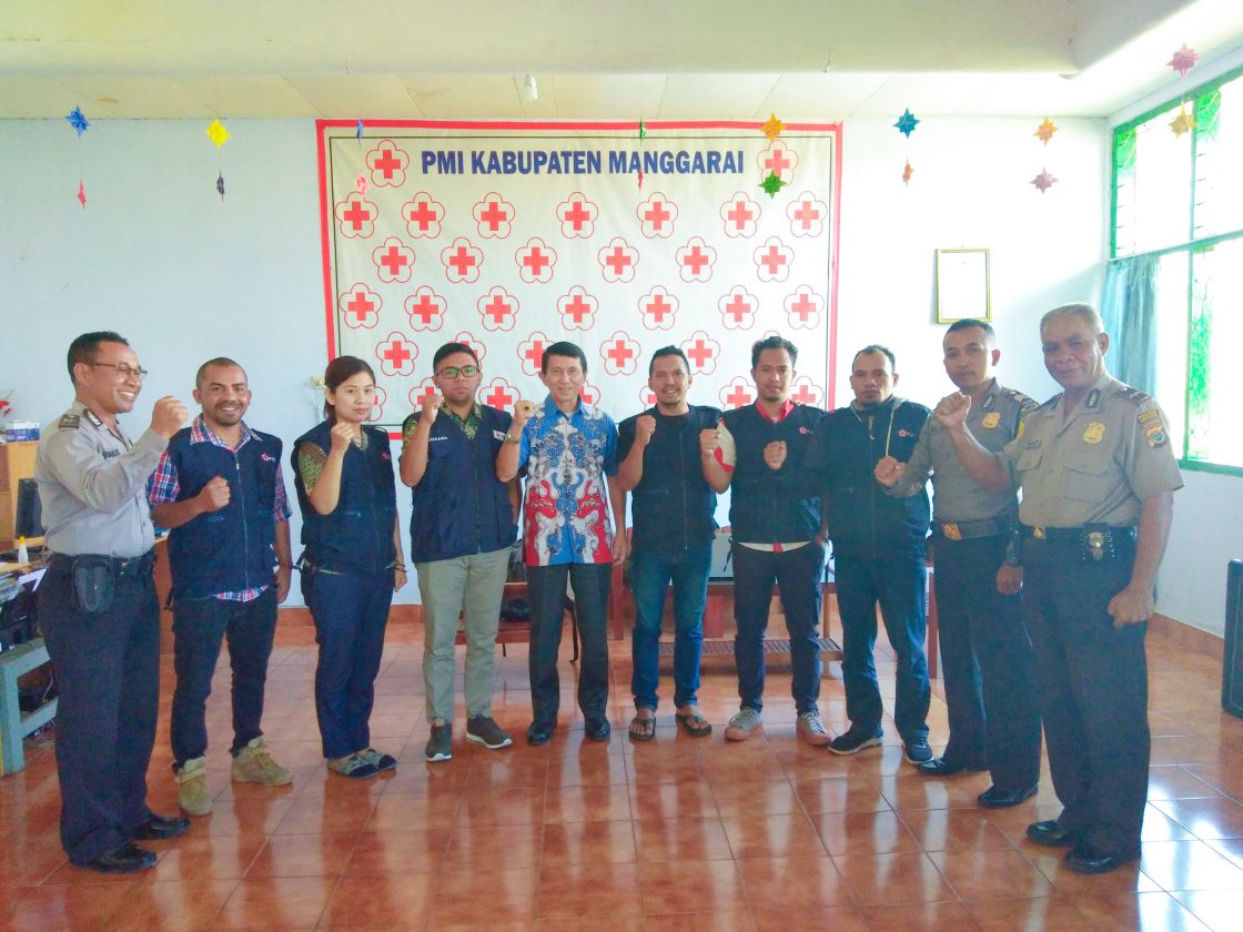 Personil Satuan Binmas Polres Manggarai Bersama Bhabinkamtibmas Kelurahan Pau Mengikuti Deklarasi Anti Hoax