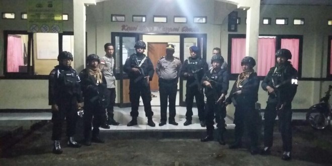 Patroli Malam BKO Kompi 3 Yon A Sumba Timur Guna Wujudkan “SBD” Kondusif Jelang Pilkada