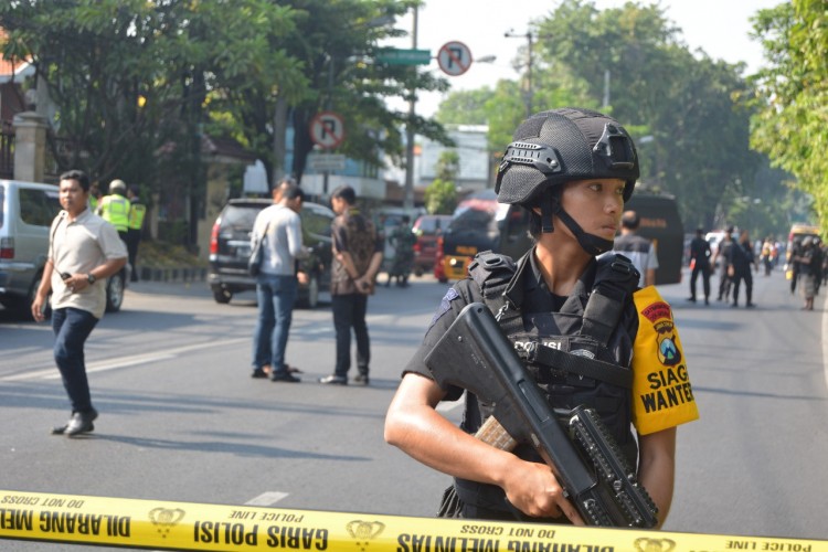 Korban Bom Surabaya Menjadi Sembilan Orang, Pelaku Diduga Menggunakan Sepeda Motor