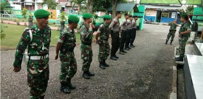 Bersinergi, Polri-TNI gelar Patroli di Sumba Barat