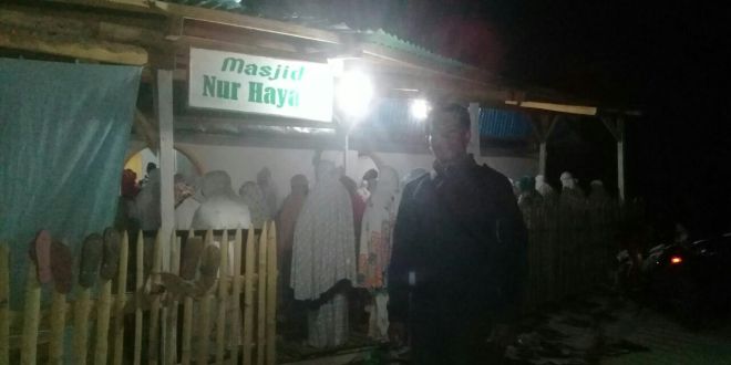 Personil KP3 Laut waileko Amankan Sholat Taraweh di Masjid