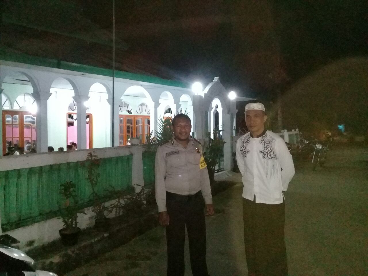 Personil Polsek Reo Amankan Ibadah Sholat Tarawih di Masjid-Masjid