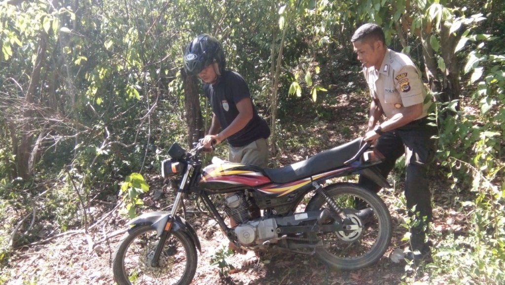 Personil Polsek Sambi Rampas Berhasil Mengamankan Pelaku Pencurian Sepeda Motor Yang Terjadi Di Mano