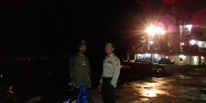 Ciptakan Situasi Kondusif, Polsubsektor KP3 Laut Waikelo Melaksanakan Patroli Malam
