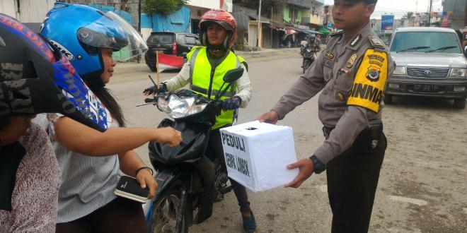 Bhabinkamtibmas Ikut Partisipasi Penggalangan Dana Gempa Lombok