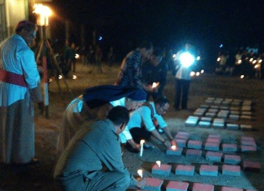 Menteri Ketenagakerjaan Ri Hadiri Doa Bersama Lintas Agama Dan 1000 Lilin Untuk Korban Bencana Alam Palu Di Depan Gedung Scc, Maumere