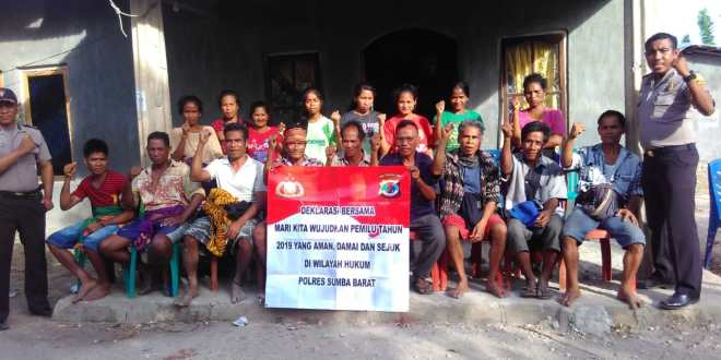 “Deklarasi & Ikrar Bersama” Pemilu 2019 oleh Bripka Ramlin, Brigpol Lucianus dan Warga Desa Watu Asa