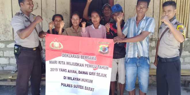 “Deklarasi & Ikrar Bersama” Pemilu 2019 oleh Bripka Sulaiman, Brigpol Syahrudin dan Warga Desa Cendana