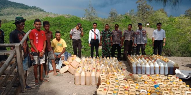 Polsek Miomaffo Timur Sita ribuan Liter BBM di Perbatasan Indonesia – Timor Leste