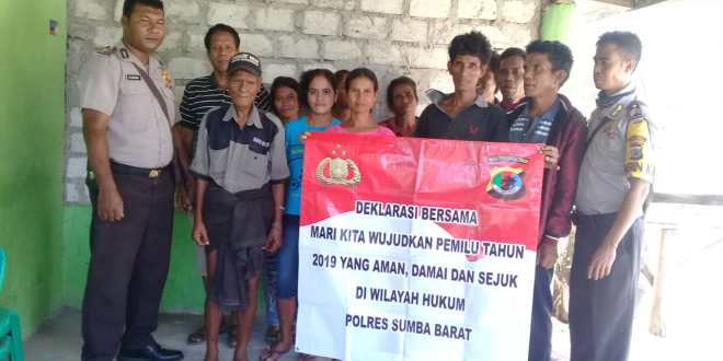 “Deklarasi & Ikrar Bersama” Pemilu 2019 oleh Bripka Sulaiman, Brigpol Abdul, Brigpol Syahrudin dan Warga Kampung Cendana