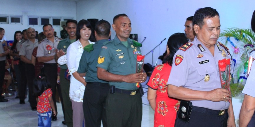 Ada hal unik saat perayaan Natal Bersama Sinergi TNI Polri di Sumba Timur