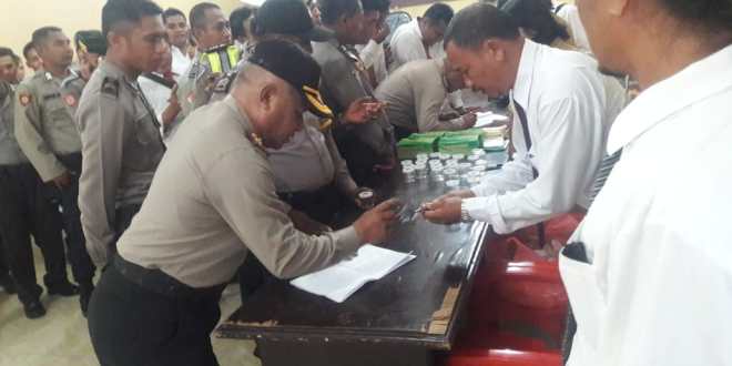 Tes Urine Anggota Polres Sumba Timur, AKBP Victor M. T. Silalahi, SH, MH : “Sebelum Bertindak, Polisi Harus Bersih Dari Narkoba”