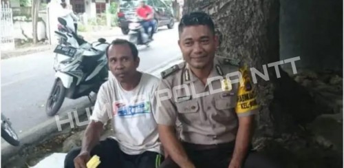Sambangi Ketua RT,  Bhabinkamtibmas Kelurahan Bonipoi Minta Agar Warga Tidak Terpengaruh Berita HOAX