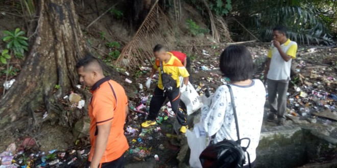 DBD Masih Jadi Momok, Personel Polres Mabar Giat Bersih-Bersih