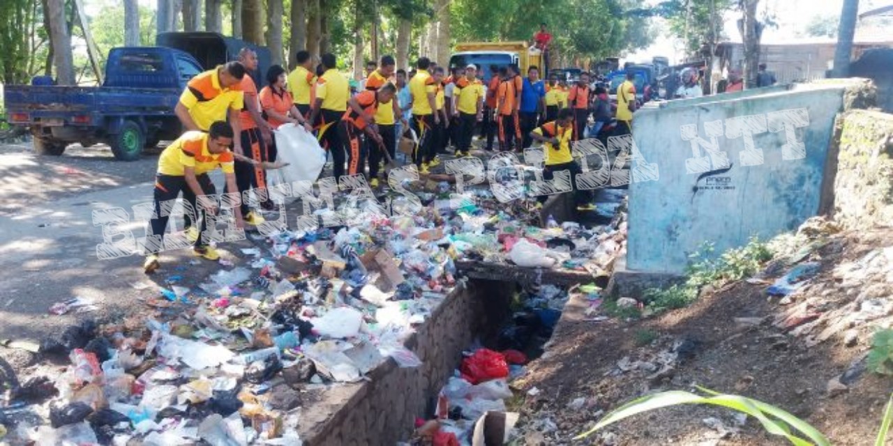 Dalam Rangka HPSN, Polres TTS Bersihkan Sampah