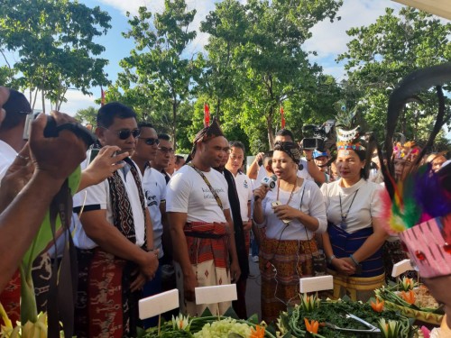 Bhayangkari Brimobda NTT Ambil Bagian pada Festival Sarung Tenun Dan Musik NTT