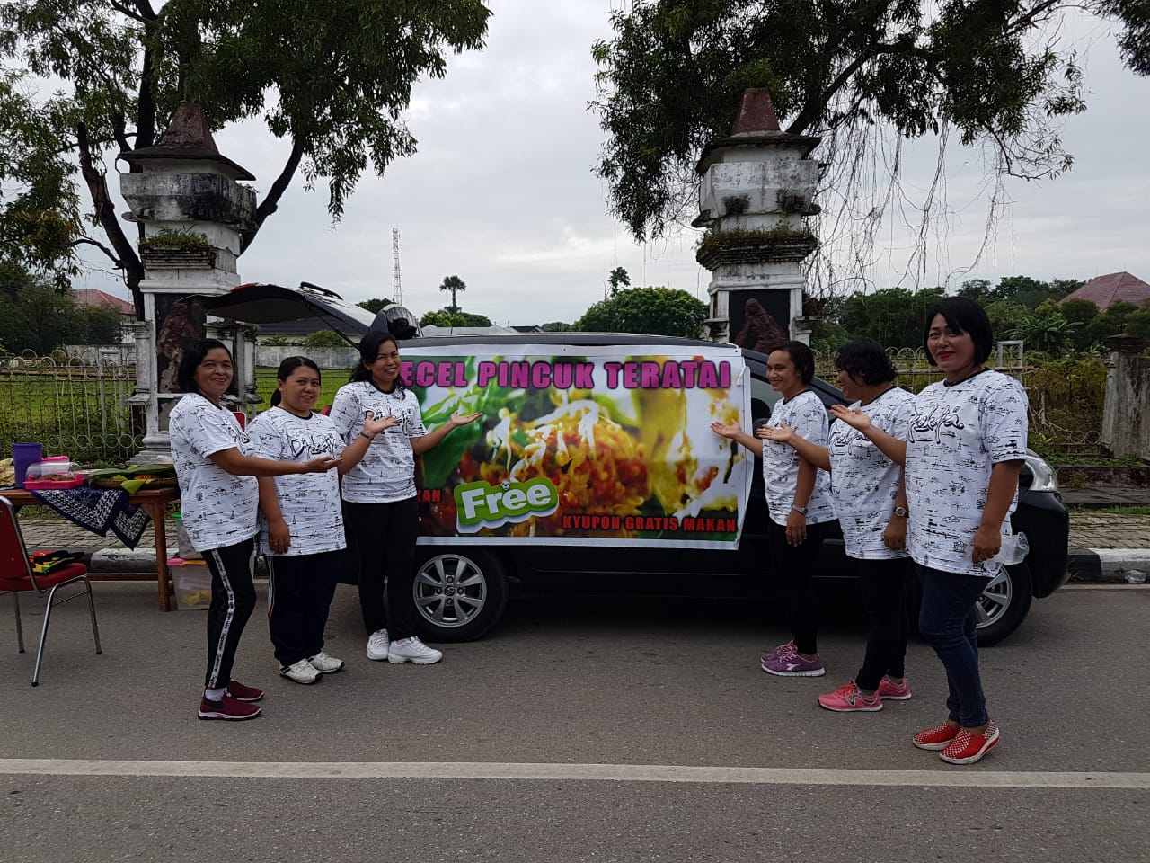 Car Free Day, Bhayangkari Satbrimobda NTT Sediakan Pecel Pincuk Kelor dan Es Dawet Kelor Teratai