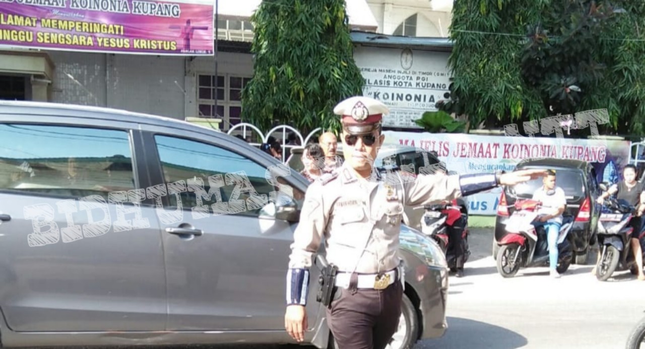 Personel Polsek Maulafa Lakukan Pengamanan Jalan Ibadah Di Gereja Wilayah Hukumnya