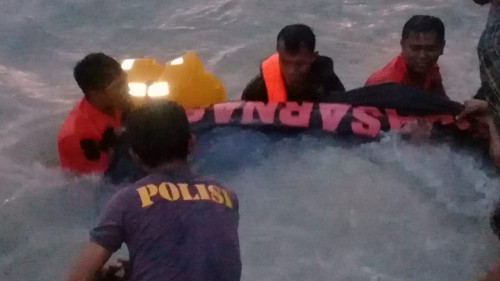 Dua Orang Pemuda di Kota Kupang Terseret Arus Gelombang