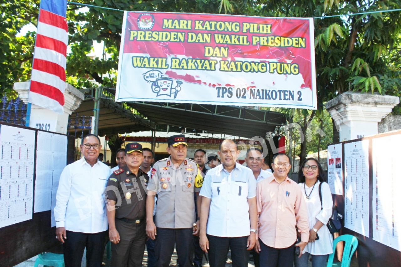 Kapolda NTT dan Forkopimda NTT Tinjau Pelaksaanaan Pemungutan Suara di Sejumlah TPS di Kota Kupang