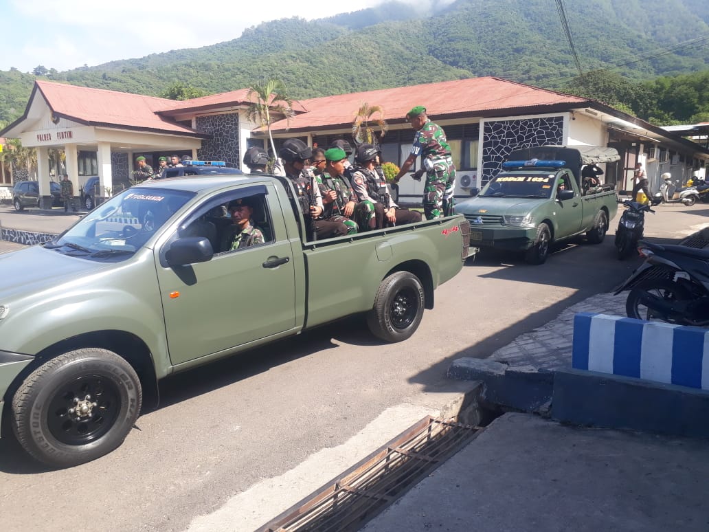 H-1 Pemilu 2019, Polres Flotim Bersinergi dengan TNI Gelar Patroli Gabungan
