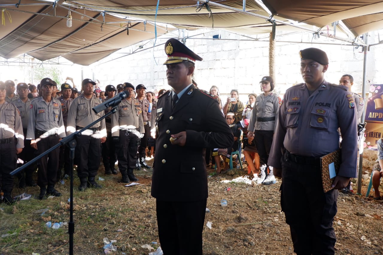 Kapolres Kupang Selaku Inspektur Upacara Pemakaman Aipda Stef Pekuali