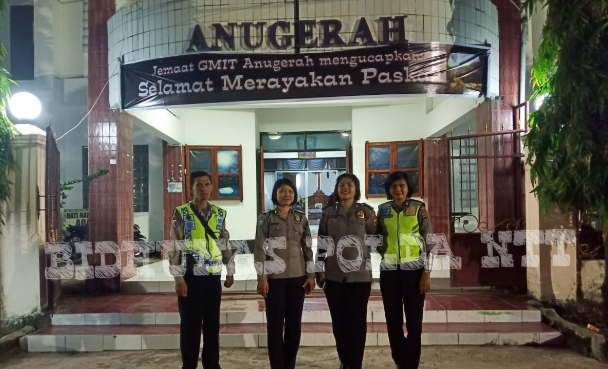 Personel Polda NTT bersama Polres Kupang Kota Lakukan Pengamanan Kebaktian Paskah Subu di GMIT Anugerah