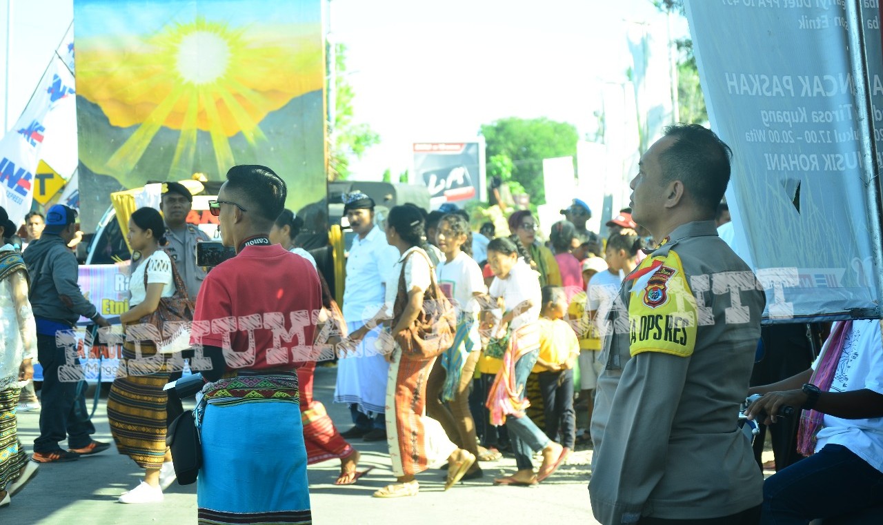 Dalam Rangka Perayaan Paskah, Personel Polres Kupang Kota Lakukan Pengamanan Pawai Etnis dan Konser Music Paskah 2019