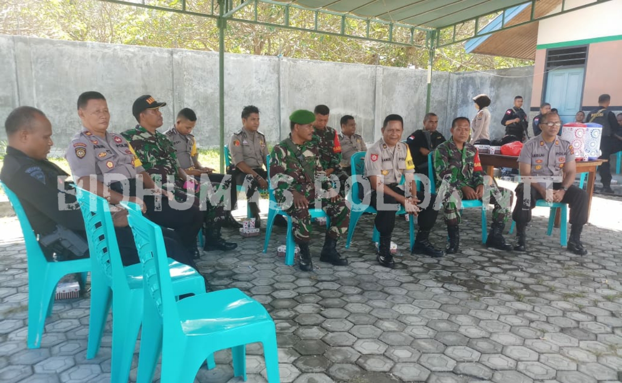 Gabungan Personel TNI-POLRI Amankan Pelaksanaan Rapat Pleno Penghitungan Suara Pemilu 2019 Tingkat KPUD Ende