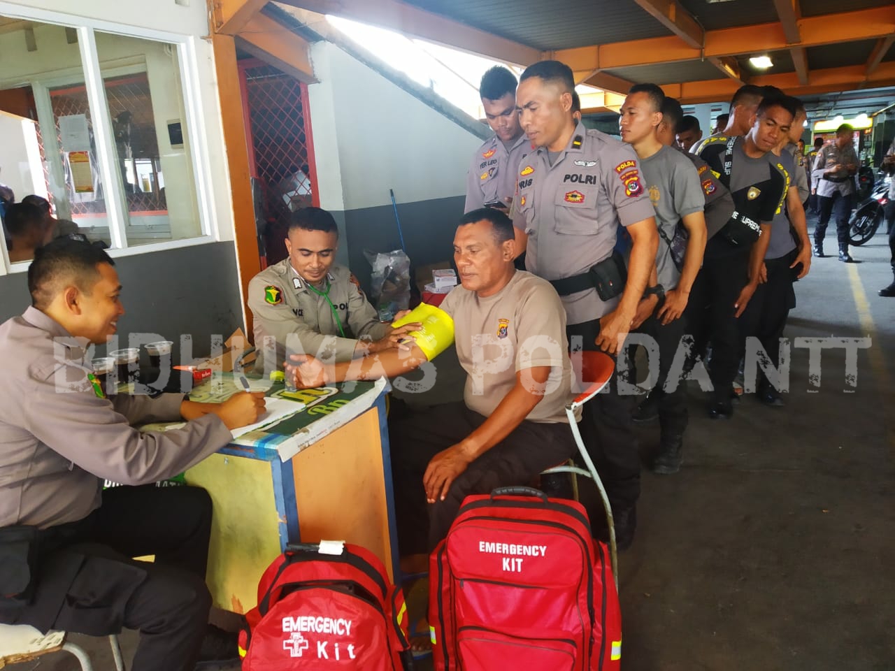 Tim Dokes Polda NTT Lakukan Pengecekan Kesehatan Terhadap Personel Polda NTT BKO Polda Metro Jaya