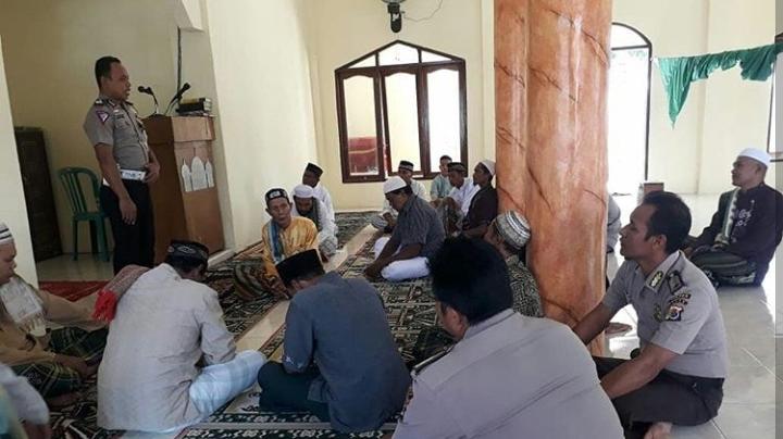 Satlantas Polres Sikka Lakukan Sosialisasi Keselamatan Lalulintas 2019 Kepada Jamaah Masjid Al Baitunnuh Krokowolon